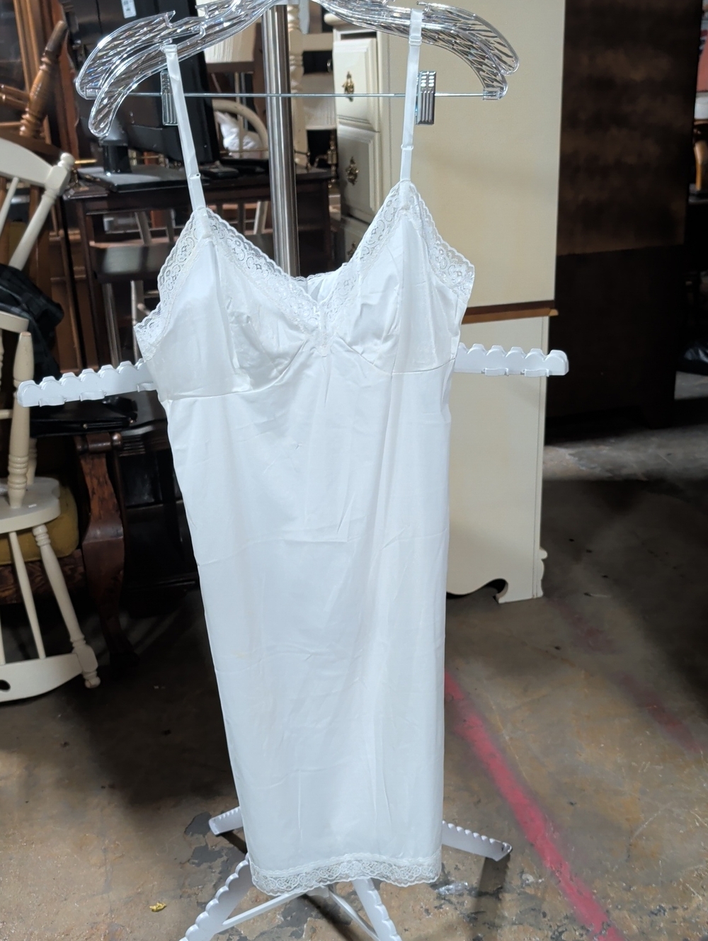 VTG Vanity Fair White Lace Trim Full Slip Dress Coquette Y2K 90s Size 38/44
